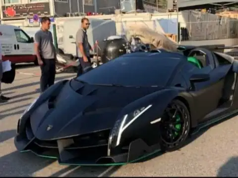 Lamborghini Veneno (2015) spotted in Milan, Italy