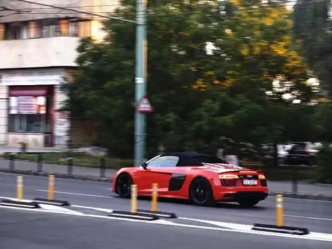 Audi R8 Spyder (2016) spotted in Braşov, Romania