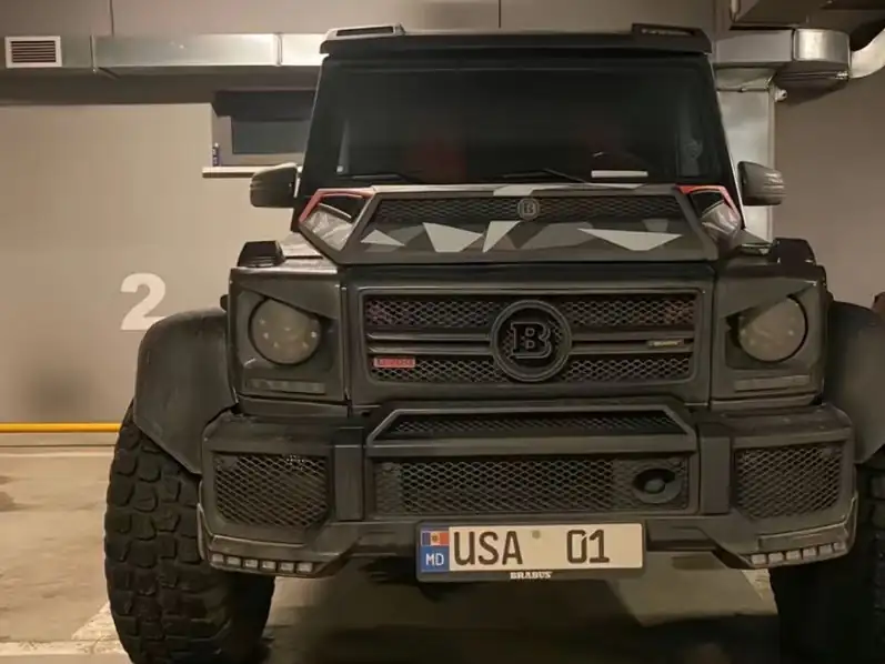 Mercedes-Benz G-Class Brabus 700 4x4 Squared spotted in Bucovăţ
