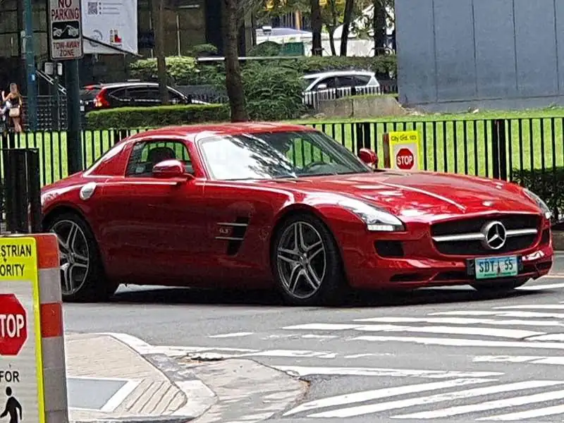 Mercedes-Benz SLS AMG (2010) spotted in Taguig, Philippines