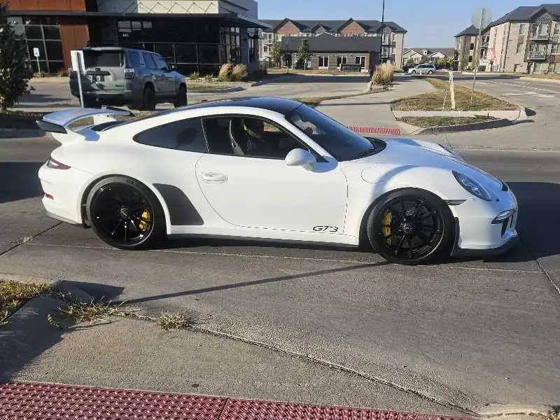 Porsche 911 GT3 (2018) spotted in Des Moines, United States