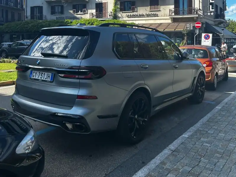 BMW X7 M60i (2022) spotted in Varese, Italy