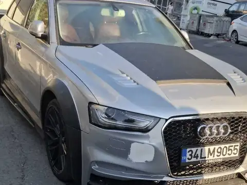 Audi RS5 (2013) spotted in Istanbul, Turkey