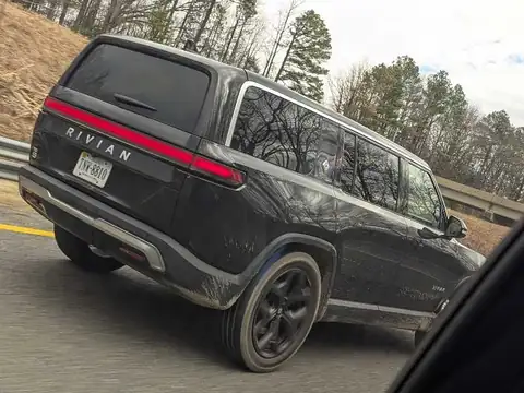 Rivian R1S (2022) spotted in Goochland, United States