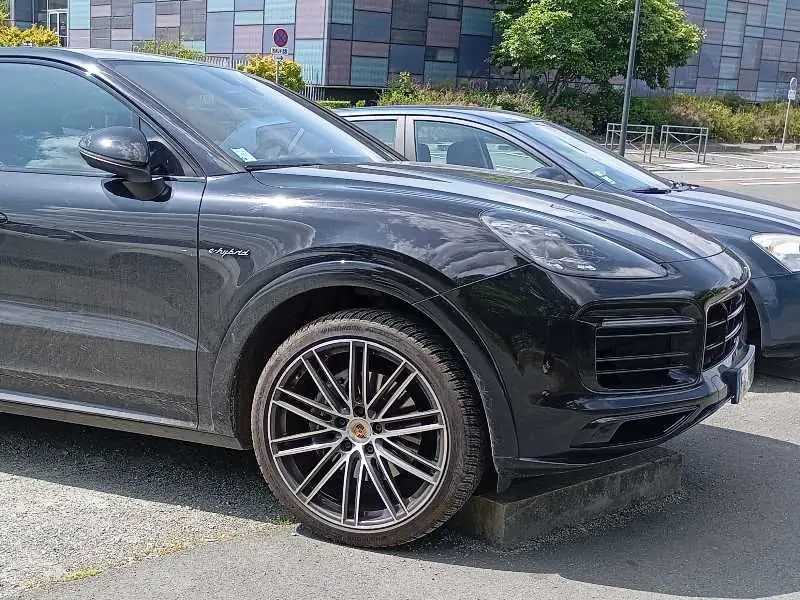 Porsche Cayenne E-Hybrid (2021) spotted in Angers, France