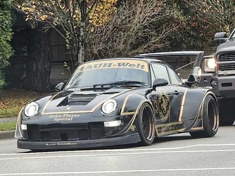 Porsche 911 (1990) spotted in Vancouver, Canada