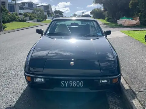 Porsche 924 (1986) spotted in Auckland, New Zealand