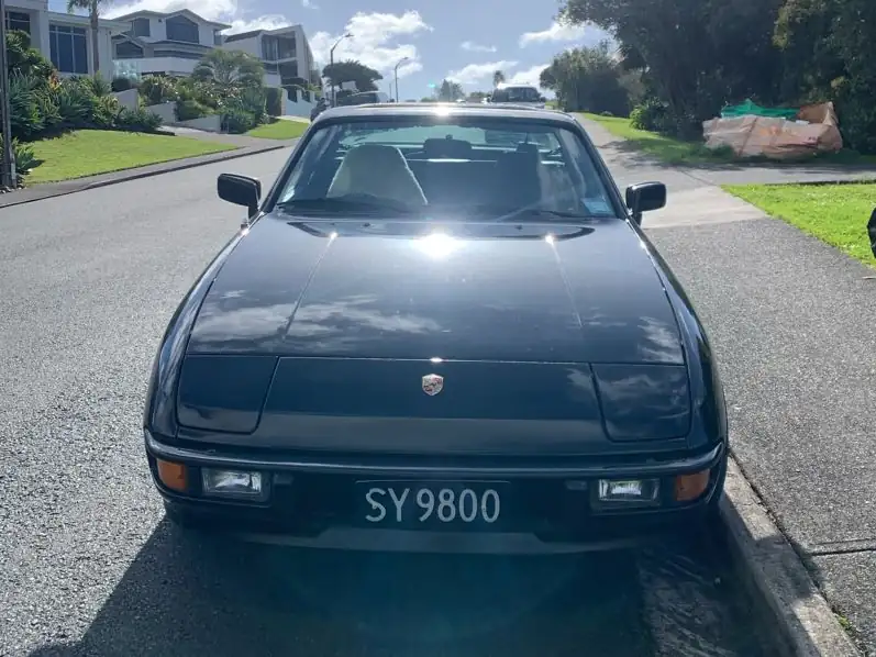 Porsche 924 (1986) spotted in Auckland, New Zealand