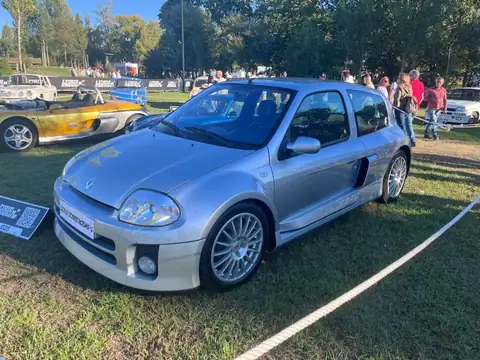 Renault Clio V6 spotted in Leiria