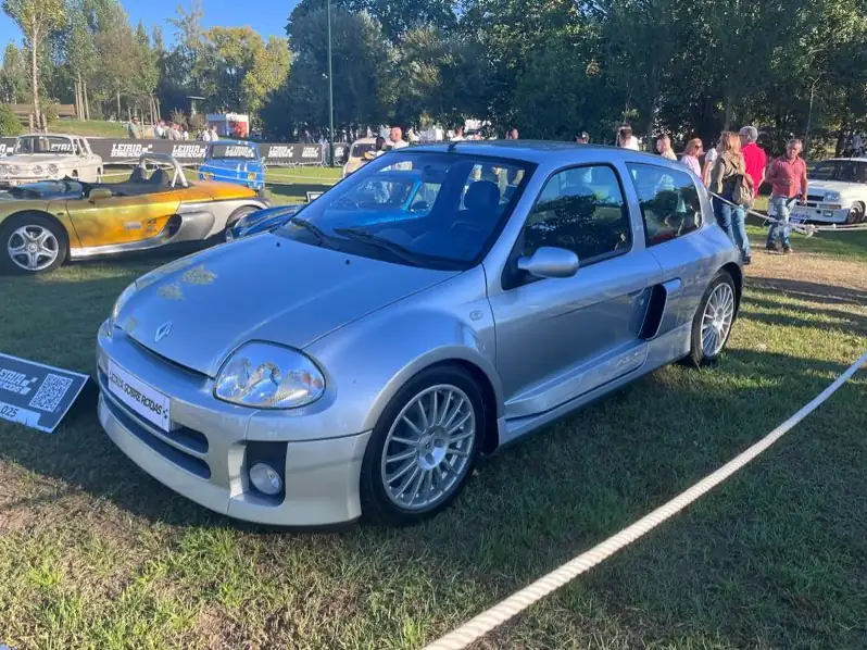 Renault Clio V6 (2001) spotted in Leiria, Portugal