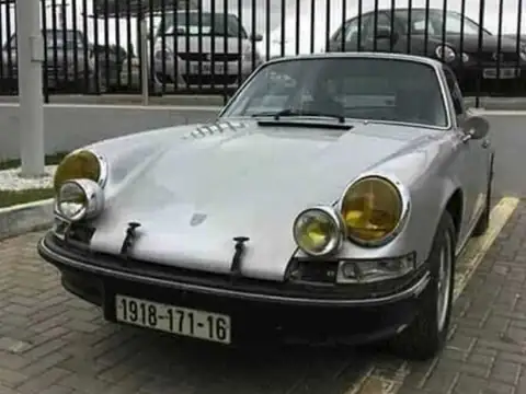Porsche 911 (1971) spotted in Algiers, Algeria