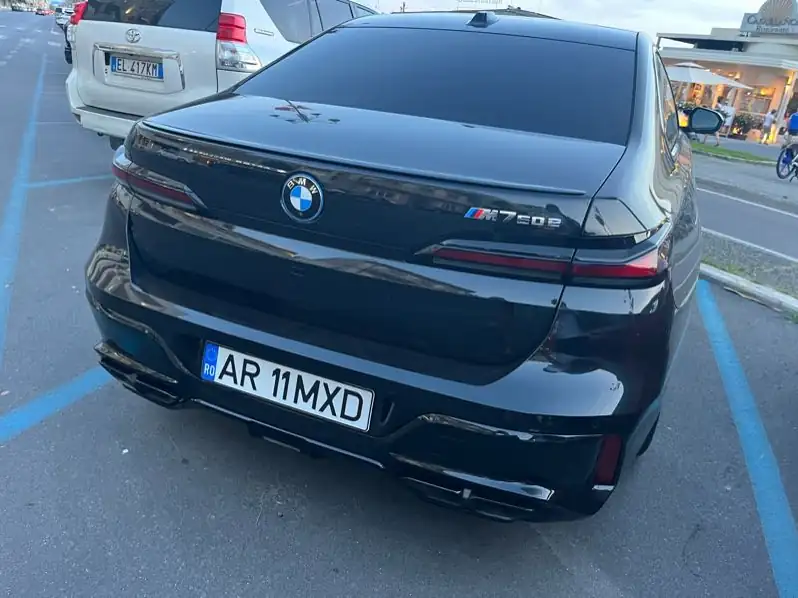 BMW M750i (2022) spotted in Viareggio, Italy