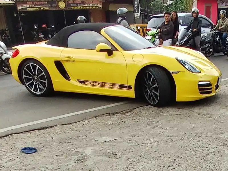 Porsche Boxster (2024) spotted in Depok, Indonesia