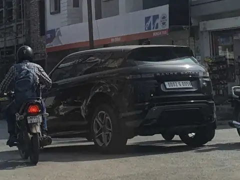 Land Rover Range Rover Velar (2023) spotted in Indore, India