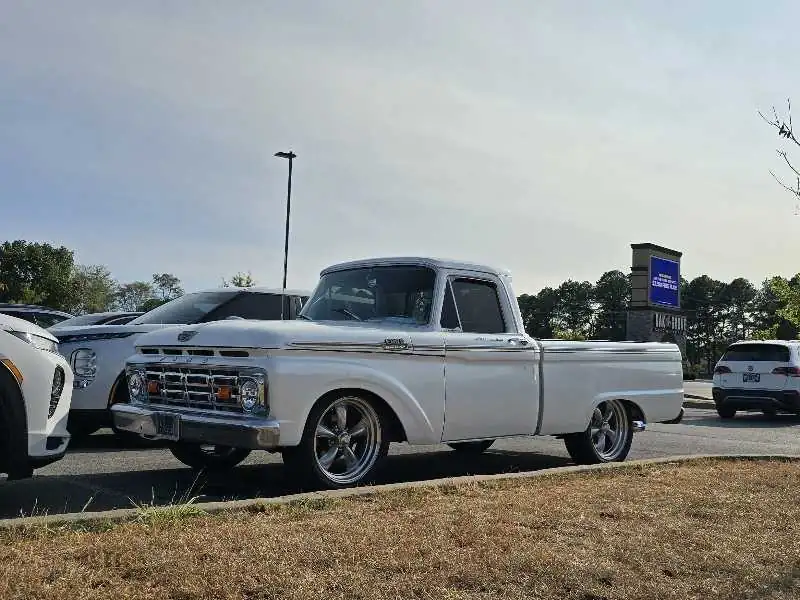Ford F-100 spotted in Clarksville