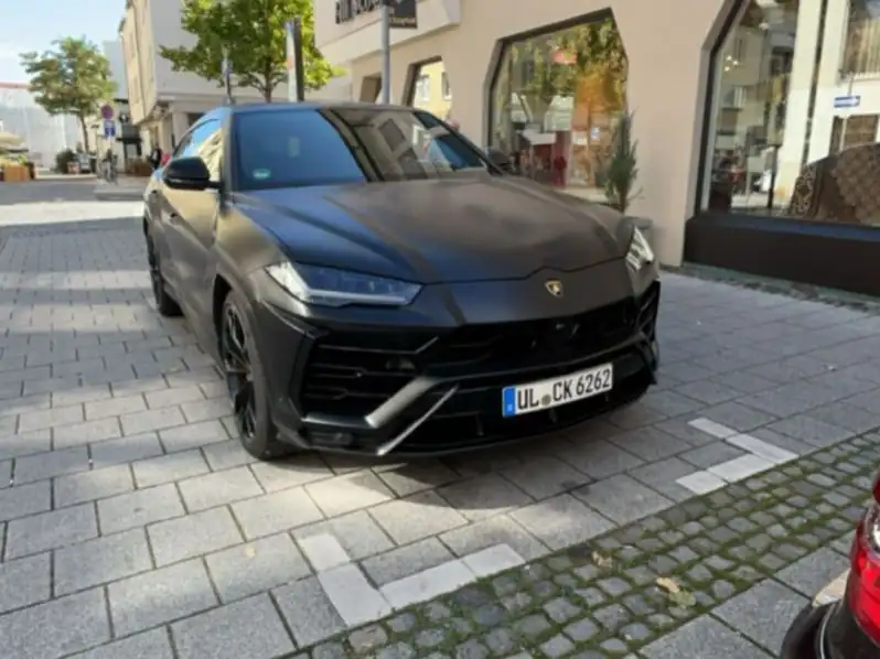 Lamborghini Urus (2022) spotted in Ulm, Germany