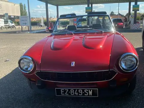 Fiat 124 Sport Spider (1971) spotted in Marmande, France