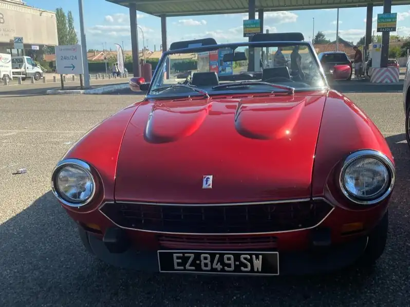 Fiat 124 Sport Spider (1971) spotted in Marmande, France