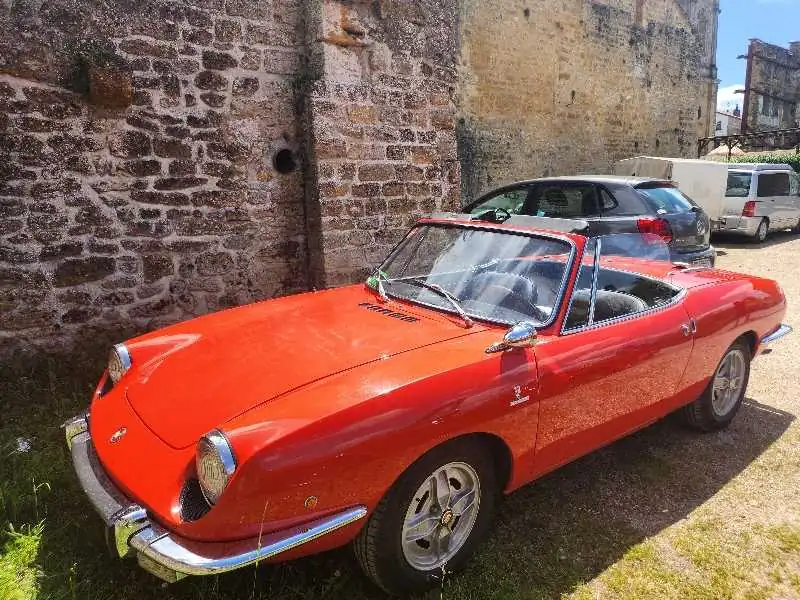 Fiat 850 Spider spotted in Châteauroux