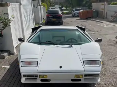 Lamborghini Countach (1985) spotted in Tel Aviv, Israel