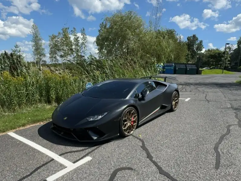 Lamborghini Huracán (2021) spotted in Granby, Canada