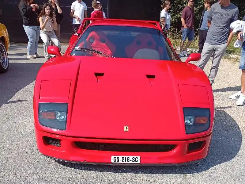Ferrari F40 spotted in Vannes