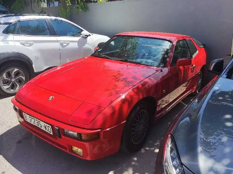 Porsche 944 (1982) spotted in Girona, Spain