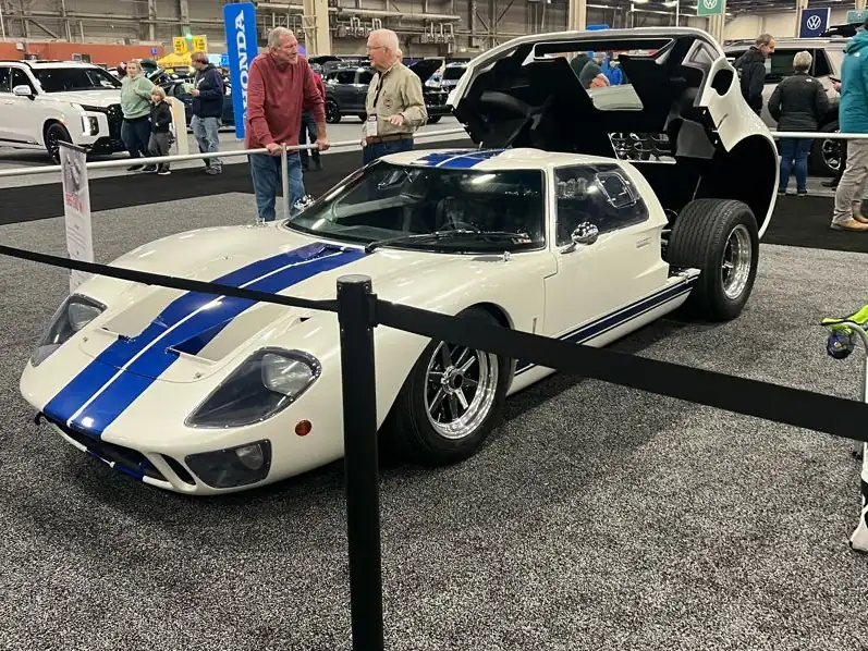 Ford GT40 (1966) spotted in Harrisburg, United States