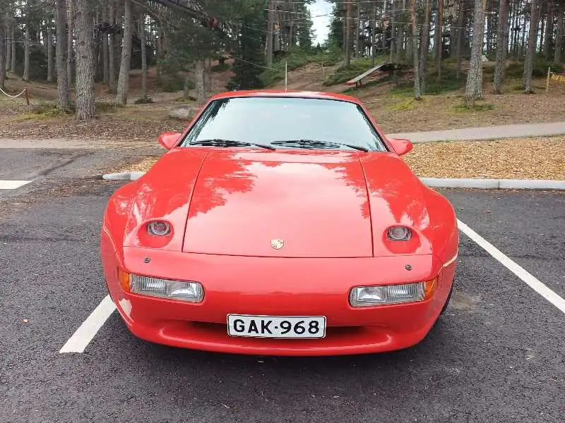 Porsche 928 (1991) spotted in Kalajoki, Finland