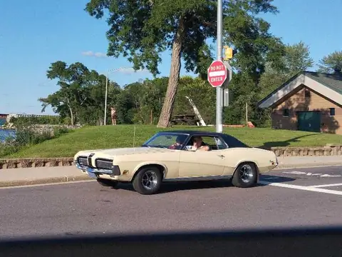 Oldsmobile Cutlass (1970) spotted in Madison, United States