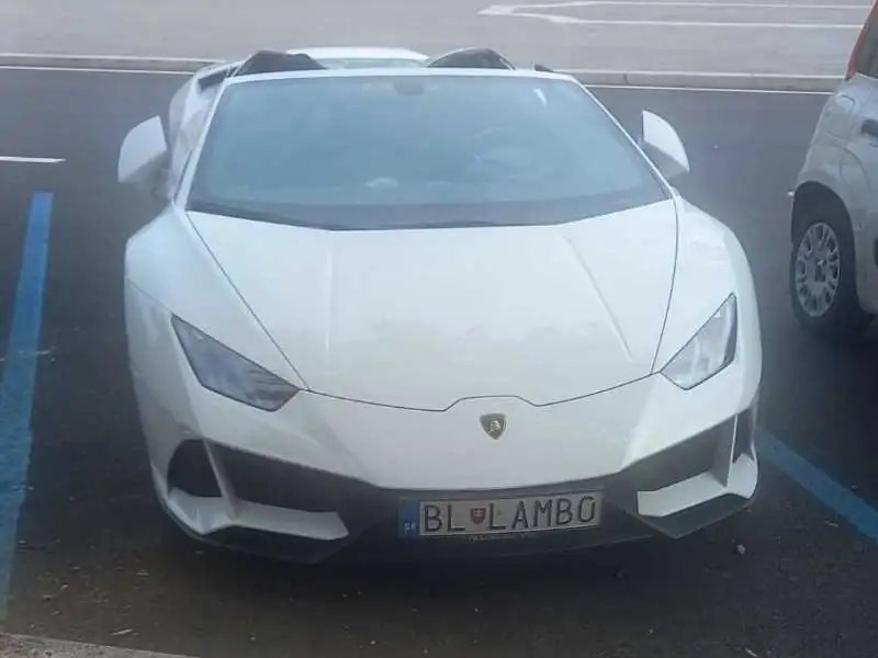 Lamborghini Huracán (2020) spotted in Sulmona, Italy