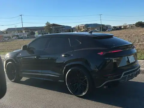 Lamborghini Urus (2021) spotted in New Braunfels, United States