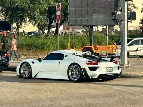 Porsche 918 Spyder (2015) spotted in Houston, United States