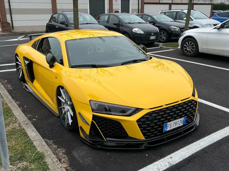 Audi R8 spotted in Mantua