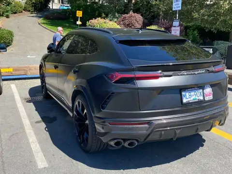 Lamborghini Urus (2020) spotted in Victoria, Canada
