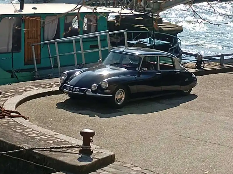 Citroën DS (1960) spotted in Paris, France