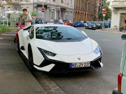 Lamborghini Huracán (2022) spotted in Hannover, Germany
