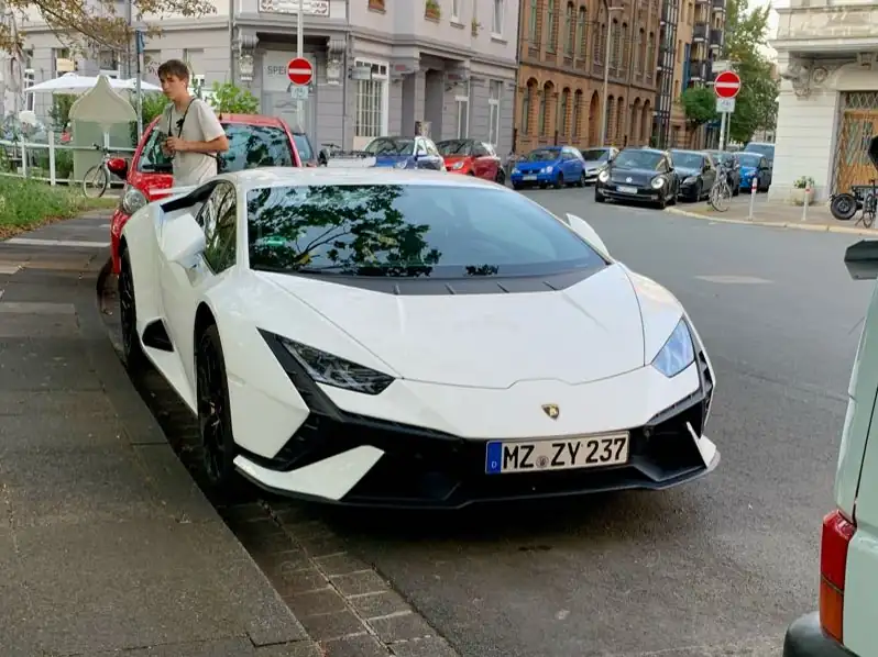 Lamborghini Huracán (2022) spotted in Hannover, Germany