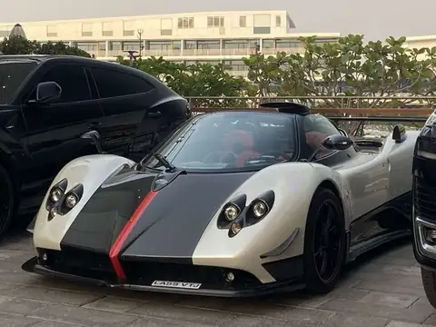 Pagani Zonda spotted in Dubai