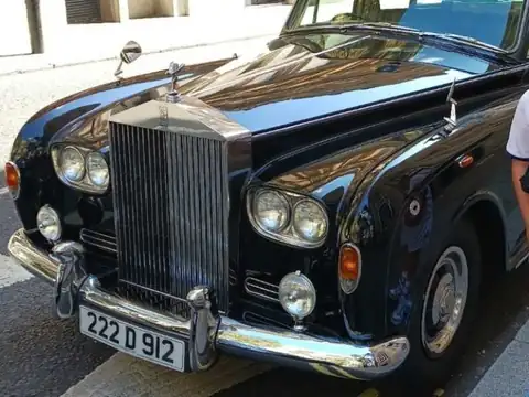 Rolls-Royce Silver Cloud spotted in London