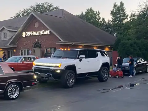 GMC Hummer EV (2022) spotted in Chicago, United States