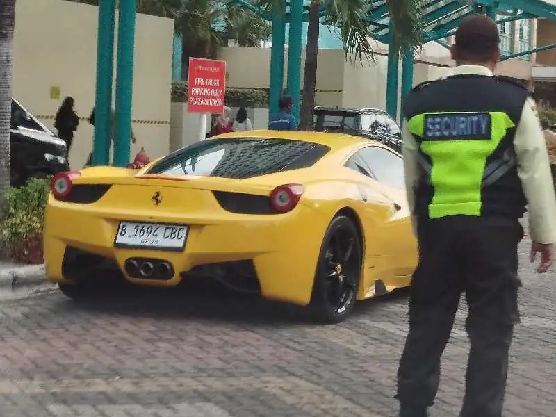 Ferrari 458 Italia (2010) spotted in Jakarta, Indonesia