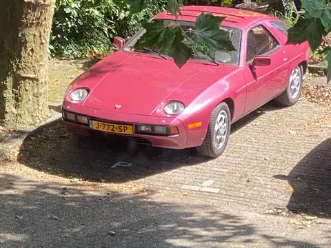 Porsche 928 (1983) spotted in Rotterdam, The Netherlands
