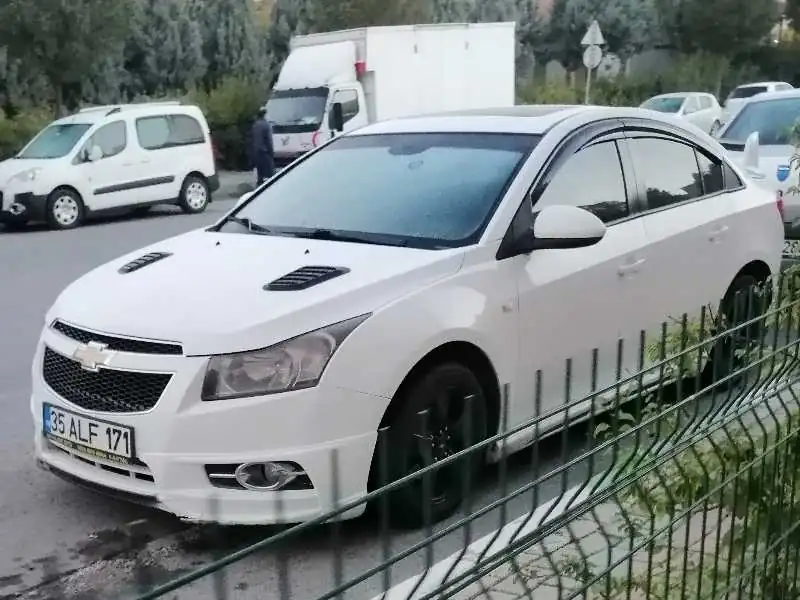 Chevrolet Cruze (2011) spotted in Çayırova, Turkey