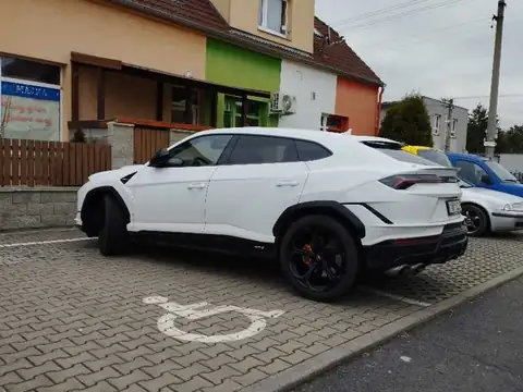 Lamborghini Urus (2021) spotted in Pilsen, Czechia