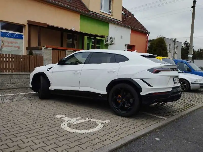 Lamborghini Urus (2021) spotted in Pilsen, Czechia