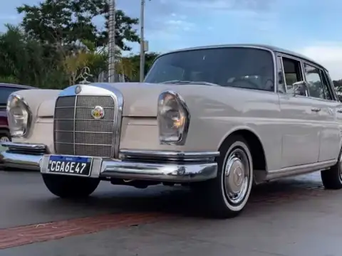 Mercedes-Benz W111 (1965) spotted in Campo Grande, Brazil