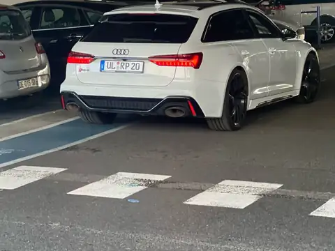 Audi RS6 Avant spotted in Paris