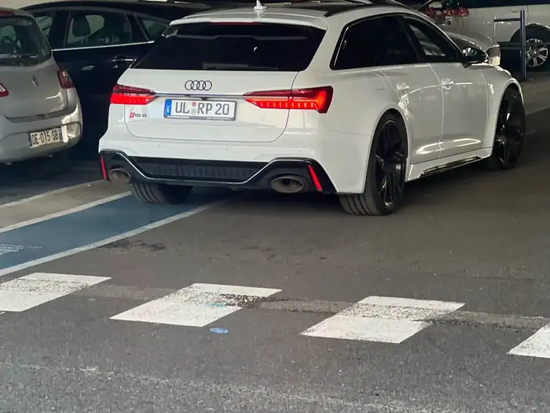 Audi RS6 Avant (2020) spotted in Paris, France