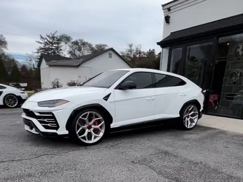 Lamborghini Urus (2022) spotted in Pasadena, United States